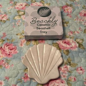 BEACHLY CERAMIC Coastal SEASHELL TRAY NEW IN BOX DECORATIVE